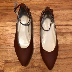 Brand new Brown Snake Ankle Strap Flats 6W